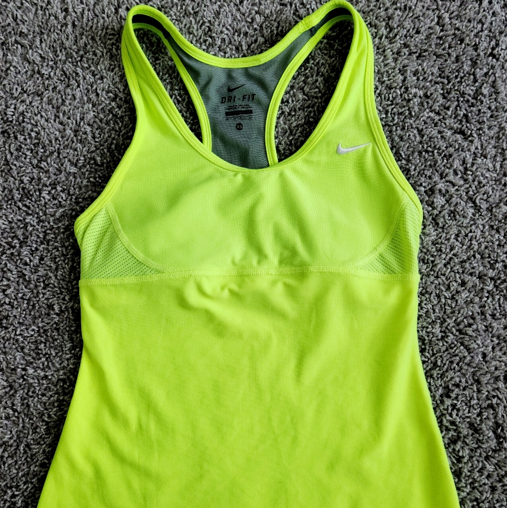 Nike Women's Dri-FIT training top size: XS Never u